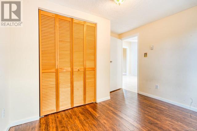 1332 Lyall St, House detached with 2 bedrooms, 1 bathrooms and 2 parking in Esquimalt BC | Image 36