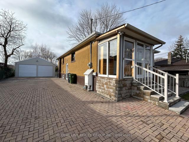 17 Brimorton Dr, House detached with 3 bedrooms, 5 bathrooms and 11 parking in Toronto ON | Image 7