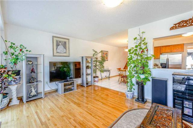 28 Jarrett Crt, House attached with 3 bedrooms, 4 bathrooms and 4 parking in Vaughan ON | Image 7