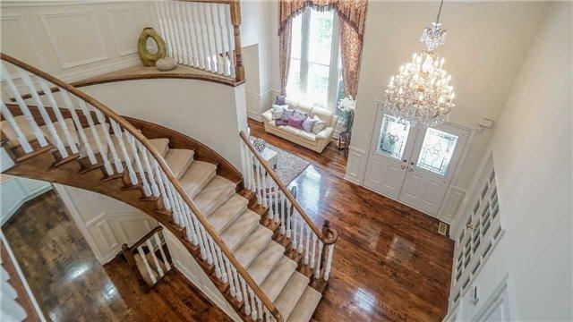 81 Rouge Bank Dr, House detached with 4 bedrooms, 4 bathrooms and 2 parking in Markham ON | Image 2