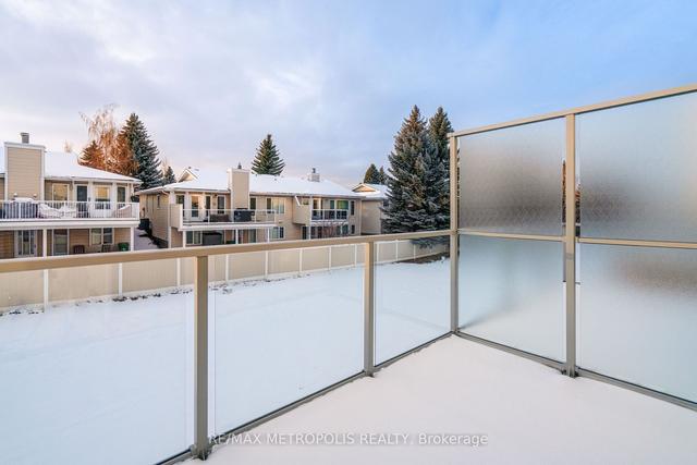 410 Shawnee Sq, Townhouse with 3 bedrooms, 3 bathrooms and 3 parking in Calgary AB | Image 2