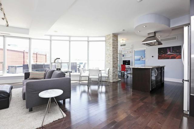 1108 - 550 Queens Quay W, Condo with 1 bedrooms, 2 bathrooms and 1 parking in Toronto ON | Image 9