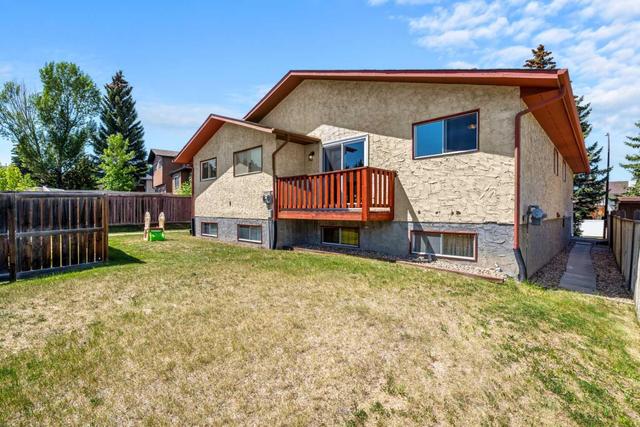 89/91 Bearberry Close Nw, House other with 6 bedrooms, 2 bathrooms and 2 parking in Calgary AB | Image 40