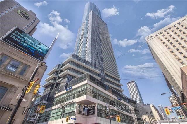 6110 - 388 Yonge St, Condo with 2 bedrooms, 2 bathrooms and 1 parking in Toronto ON | Image 1