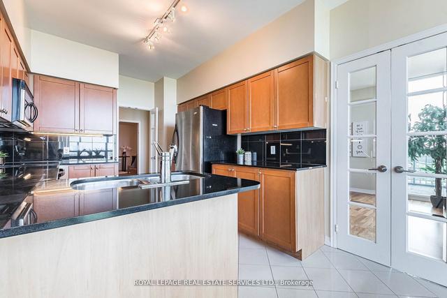 1602 - 38 Fontenay Crt, Condo with 3 bedrooms, 3 bathrooms and 2 parking in Toronto ON | Image 2