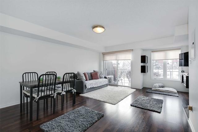 3 - 35 Hays Blvd, Townhouse with 2 bedrooms, 2 bathrooms and 1 parking in Oakville ON | Image 4