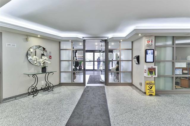 204 - 551 The West Mall, Condo with 3 bedrooms, 2 bathrooms and 1 parking in Toronto ON | Image 14