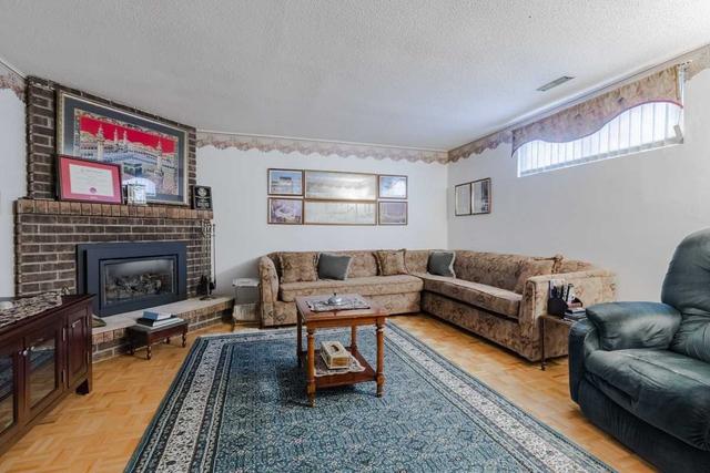 5 Lionshead Lookout, House detached with 3 bedrooms, 3 bathrooms and 5 parking in Brampton ON | Image 3