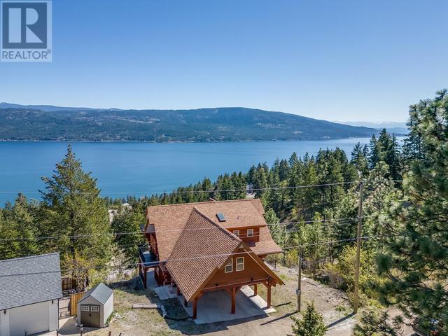 10404 Columbia Way, House detached with 4 bedrooms, 3 bathrooms and null parking in Central Okanagan West BC | Image 2