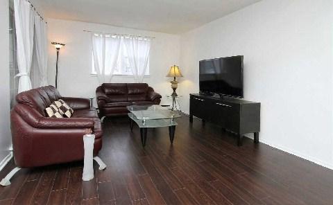 190 - 1055 Dundas St E, Townhouse with 3 bedrooms, 1 bathrooms and 1 parking in Mississauga ON | Image 2