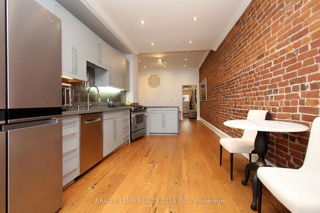 153 Collier St, House attached with 3 bedrooms, 3 bathrooms and 2 parking in Toronto ON | Image 3
