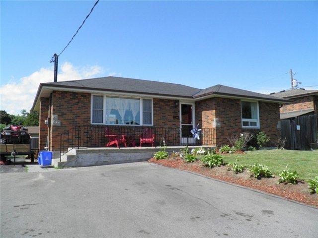 592 Adelaide Ave, House detached with 2 bedrooms, 1 bathrooms and 4 parking in Oshawa ON | Image 13
