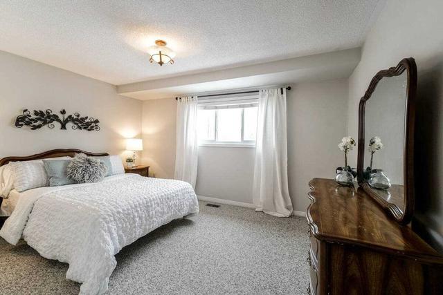 2445 Stefi Tr, House attached with 3 bedrooms, 2 bathrooms and 3 parking in Oakville ON | Image 17