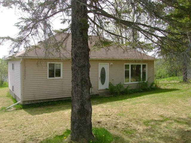 62 Clear Lake Rd, House detached with 3 bedrooms, 1 bathrooms and 2 parking in Seguin ON | Image 1