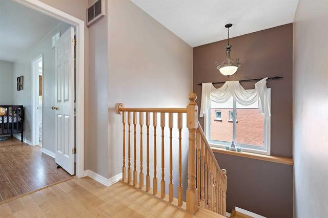 28 Colbourne Cres, House detached with 3 bedrooms, 3 bathrooms and 4 parking in Orangeville ON | Image 4