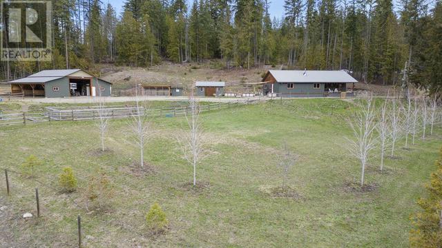 2679 White Lake Road, House detached with 3 bedrooms, 1 bathrooms and 10 parking in Columbia Shuswap C BC | Image 2