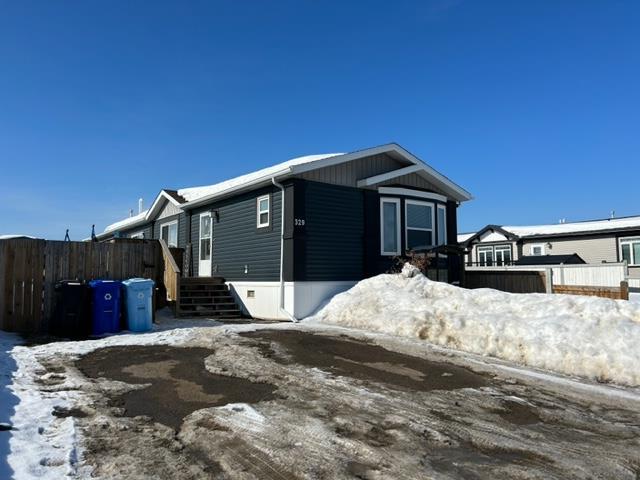 329 Mckinlay Crescent, House detached with 3 bedrooms, 2 bathrooms and 2 parking in Wood Buffalo AB | Image 1