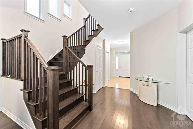 168 Eric Maloney Way, House detached with 4 bedrooms, 4 bathrooms and 4 parking in Ottawa ON | Image 2