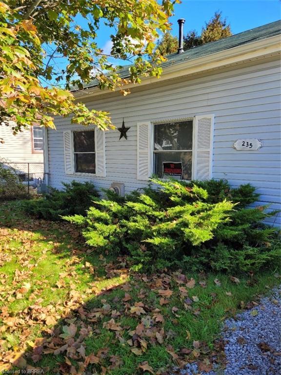 235 Owen Street, House detached with 2 bedrooms, 1 bathrooms and 3 parking in Norfolk County ON | Image 1