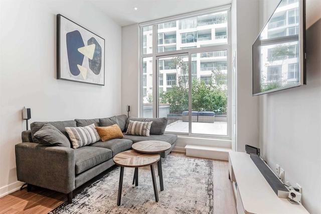 215 - 27 Bathurst St, Condo with 2 bedrooms, 2 bathrooms and 1 parking in Toronto ON | Image 3