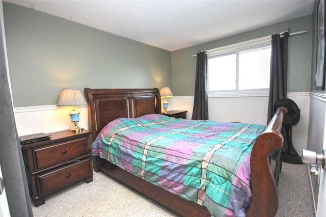 5 - 233 Innisfil St, Townhouse with 3 bedrooms, 2 bathrooms and 1 parking in Barrie ON | Image 4