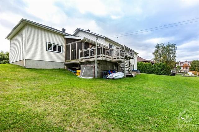 1899 Concession 1 Road, House detached with 4 bedrooms, 3 bathrooms and 10 parking in Alfred and Plantagenet ON | Image 25