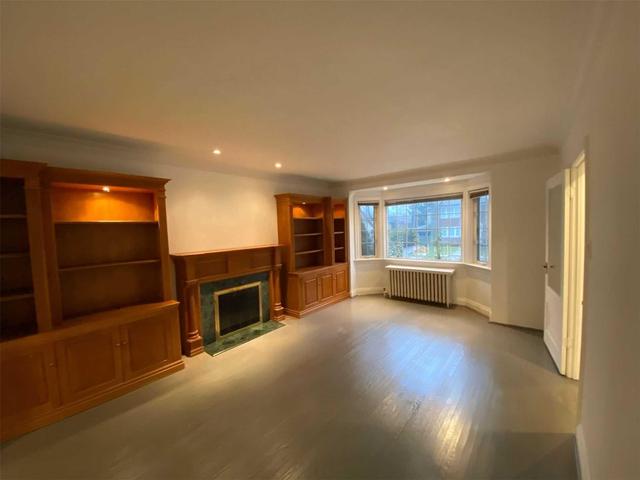 28 Tanager Ave, House detached with 3 bedrooms, 2 bathrooms and 2 parking in Toronto ON | Image 4