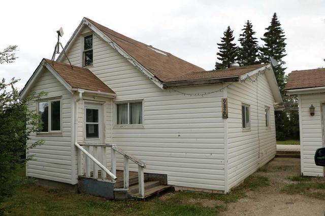 9820 102 Avenue, House detached with 3 bedrooms, 1 bathrooms and 4 parking in Hythe AB | Image 1