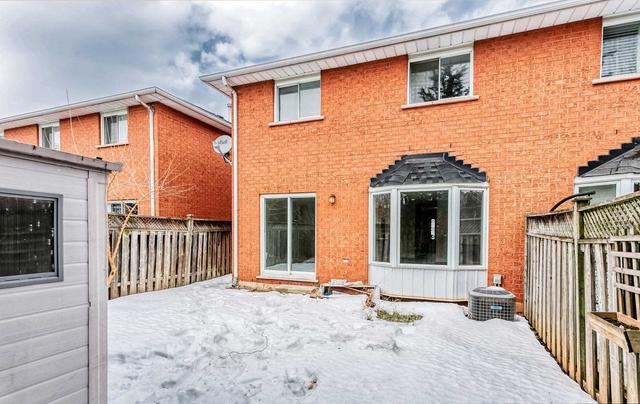 44 Chelsea Cres, House attached with 3 bedrooms, 3 bathrooms and 3 parking in Hamilton ON | Image 21
