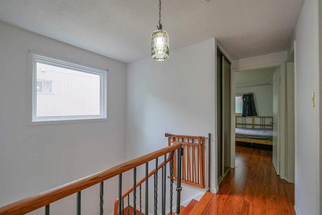 125 Alexmuir Blvd, House semidetached with 3 bedrooms, 2 bathrooms and 2 parking in Toronto ON | Image 10