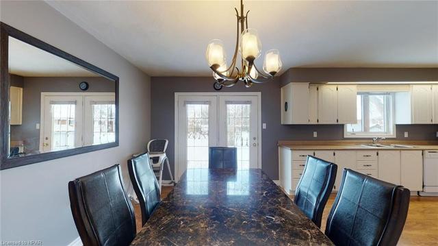 20 Sherwood Crescent, House detached with 3 bedrooms, 1 bathrooms and 5 parking in South Huron ON | Image 9