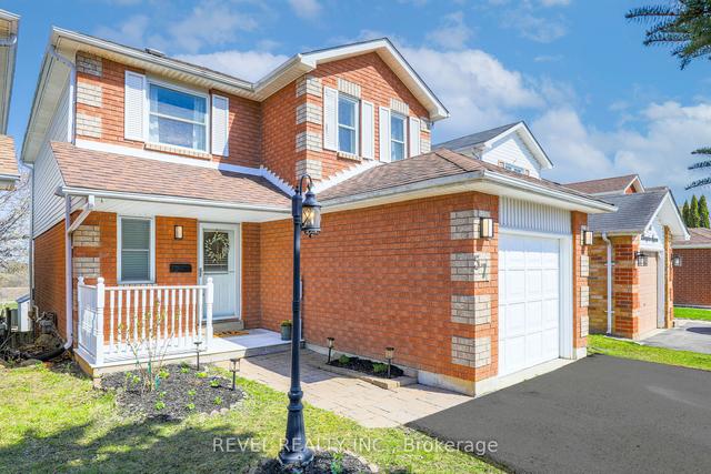 57 Champine Sq, House detached with 3 bedrooms, 4 bathrooms and 3 parking in Clarington ON | Image 12