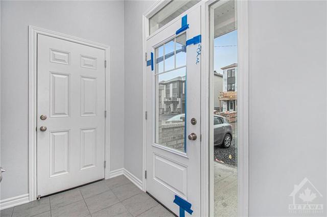 40 Lentago Avenue, Townhouse with 3 bedrooms, 3 bathrooms and 2 parking in Ottawa ON | Image 3