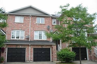 8 Vanity Cres N, House attached with 3 bedrooms, 2 bathrooms and 1 parking in Richmond Hill ON | Image 1