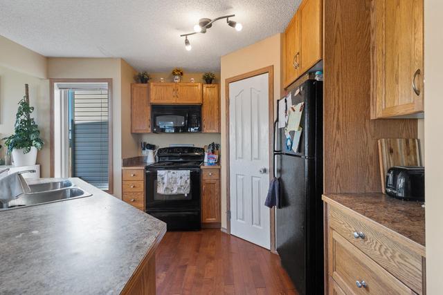 302 Covecreek Close Ne, House detached with 3 bedrooms, 2 bathrooms and 4 parking in Calgary AB | Image 17