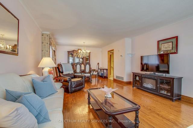 15 Katherine Rd, House detached with 3 bedrooms, 2 bathrooms and 4 parking in Toronto ON | Image 40