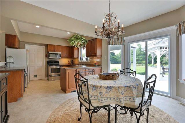 11105 Amos Dr, House detached with 4 bedrooms, 3 bathrooms and 10 parking in Milton ON | Image 4