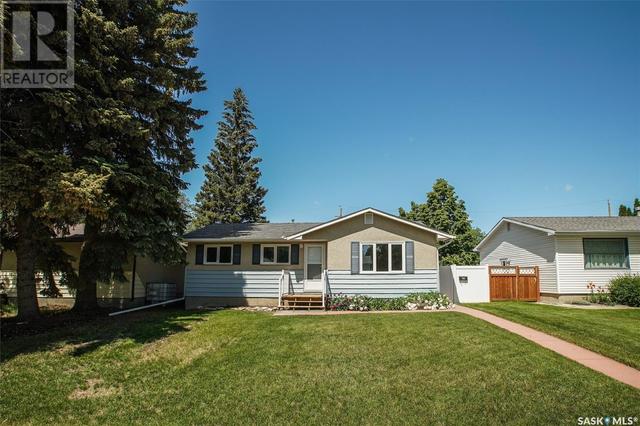 208 Evans Street, House detached with 4 bedrooms, 2 bathrooms and null parking in Saskatoon SK | Card Image