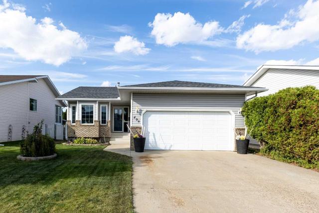 406 20 Street Ne, House detached with 4 bedrooms, 2 bathrooms and 4 parking in Medicine Hat AB | Image 1