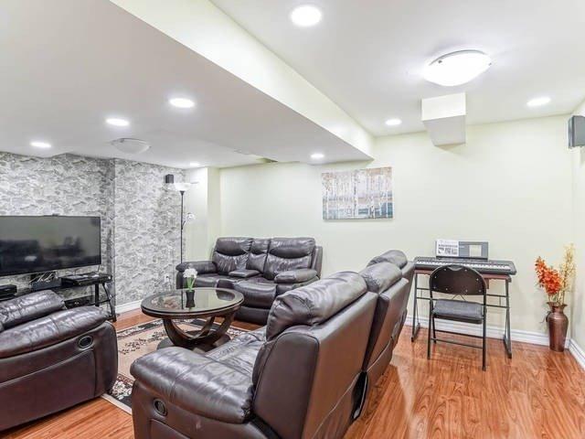7157 Black Walnut Tr, House semidetached with 3 bedrooms, 3 bathrooms and 4 parking in Mississauga ON | Image 16