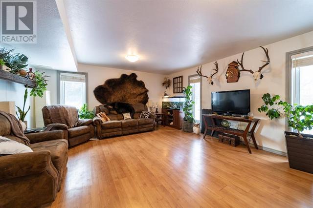 441058 Rge Rd 65, House detached with 5 bedrooms, 3 bathrooms and 8 parking in Wainwright No. 61 AB | Image 5