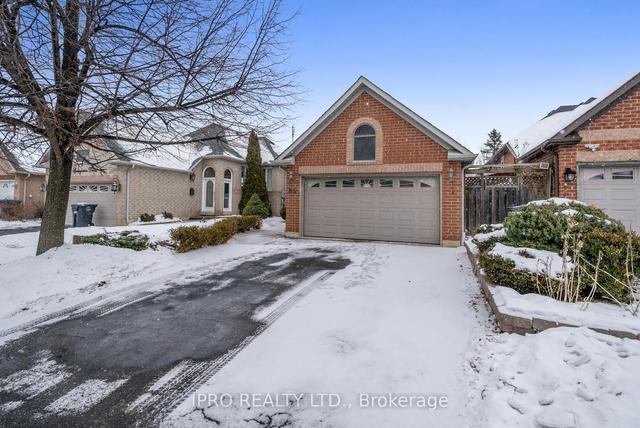 85 Springview Dr, House detached with 2 bedrooms, 2 bathrooms and 3 parking in Brampton ON | Image 1
