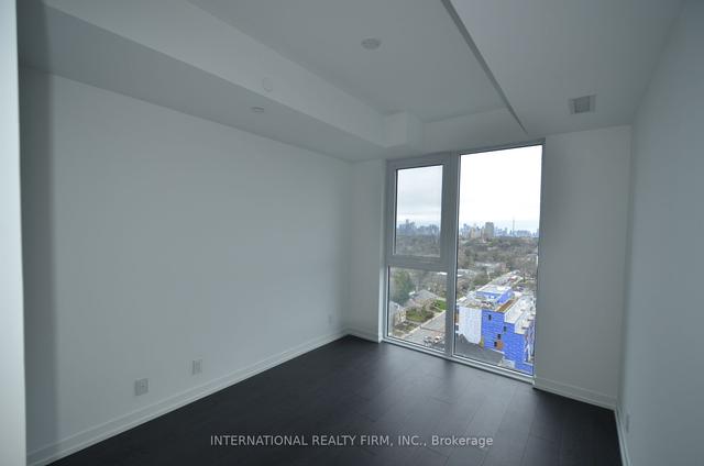 1705 - 2020 Bathurst St, Condo with 3 bedrooms, 2 bathrooms and 1 parking in Toronto ON | Image 4