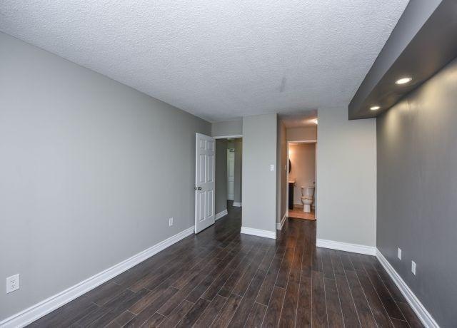 1414 - 250 Webb Dr, Condo with 2 bedrooms, 2 bathrooms and 2 parking in Mississauga ON | Image 14