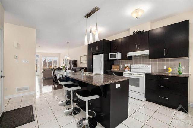 215 Fairside Private, Townhouse with 2 bedrooms, 3 bathrooms and 2 parking in Ottawa ON | Image 11