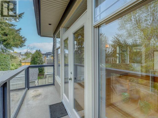 3 - 220 Moss St, Condo with 2 bedrooms, 1 bathrooms and 1 parking in Victoria BC | Image 20