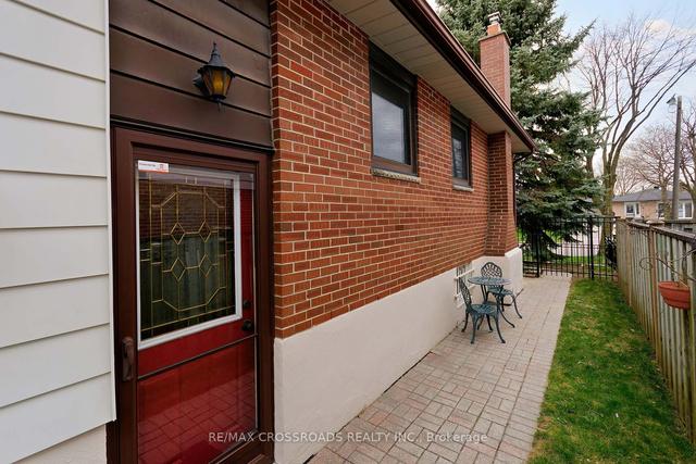 5 Berner Tr, House detached with 3 bedrooms, 2 bathrooms and 3 parking in Toronto ON | Image 13