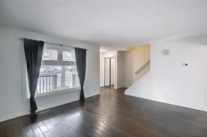 356 Shawcliffe Circle Sw, House detached with 2 bedrooms, 2 bathrooms and 3 parking in Calgary AB | Image 3
