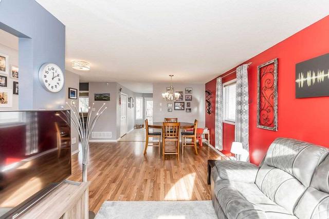 54 Leslie Ave, House detached with 2 bedrooms, 2 bathrooms and 5 parking in Barrie ON | Image 5