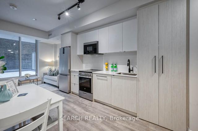 218 - 2369 Danforth Ave, Condo with 1 bedrooms, 2 bathrooms and 0 parking in Toronto ON | Image 2